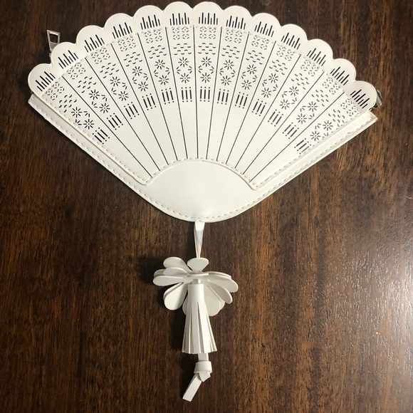 Fan hand purse faux leather top zip flower retro party white.11”X7-1/2” - Picture 2 of 5